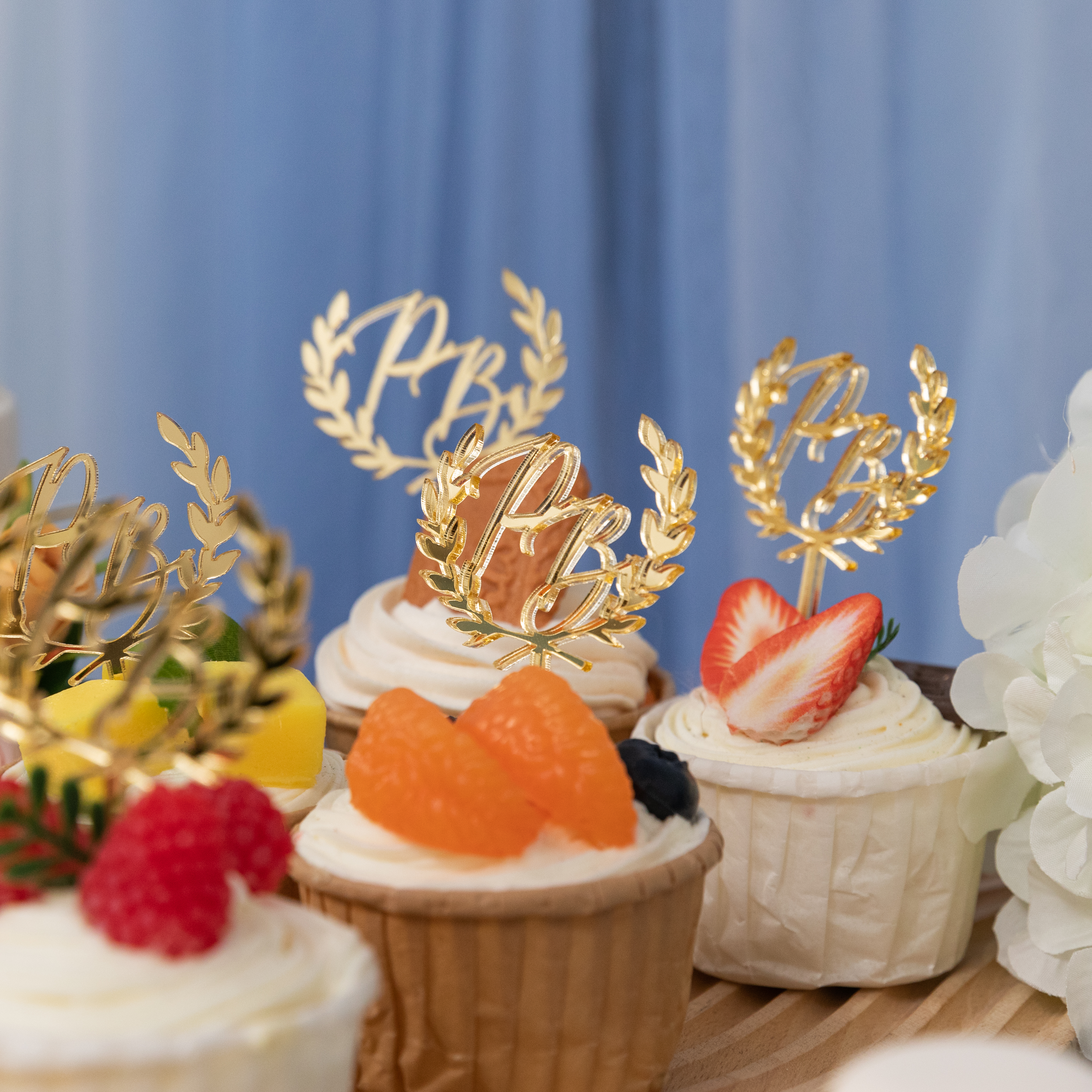 Topper per torta con specchio dorato monogramma classico CNST004