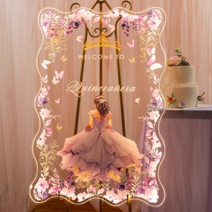 Cartello di benvenuto luminoso "Principessa Ondulata" per Quinceañera FGBC011