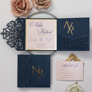 Invito Chic con Motivo Floreale nei toni del Blu Navy e Blush, con Tag Personalizzato in 3D WSNT013