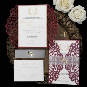 Invito estroso e romantico con targhetta portanome 3D WSNT045