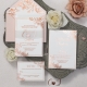 Set di inviti con bordo floreale in lamina oro rosa e tag portanome abbinato — WSNT043